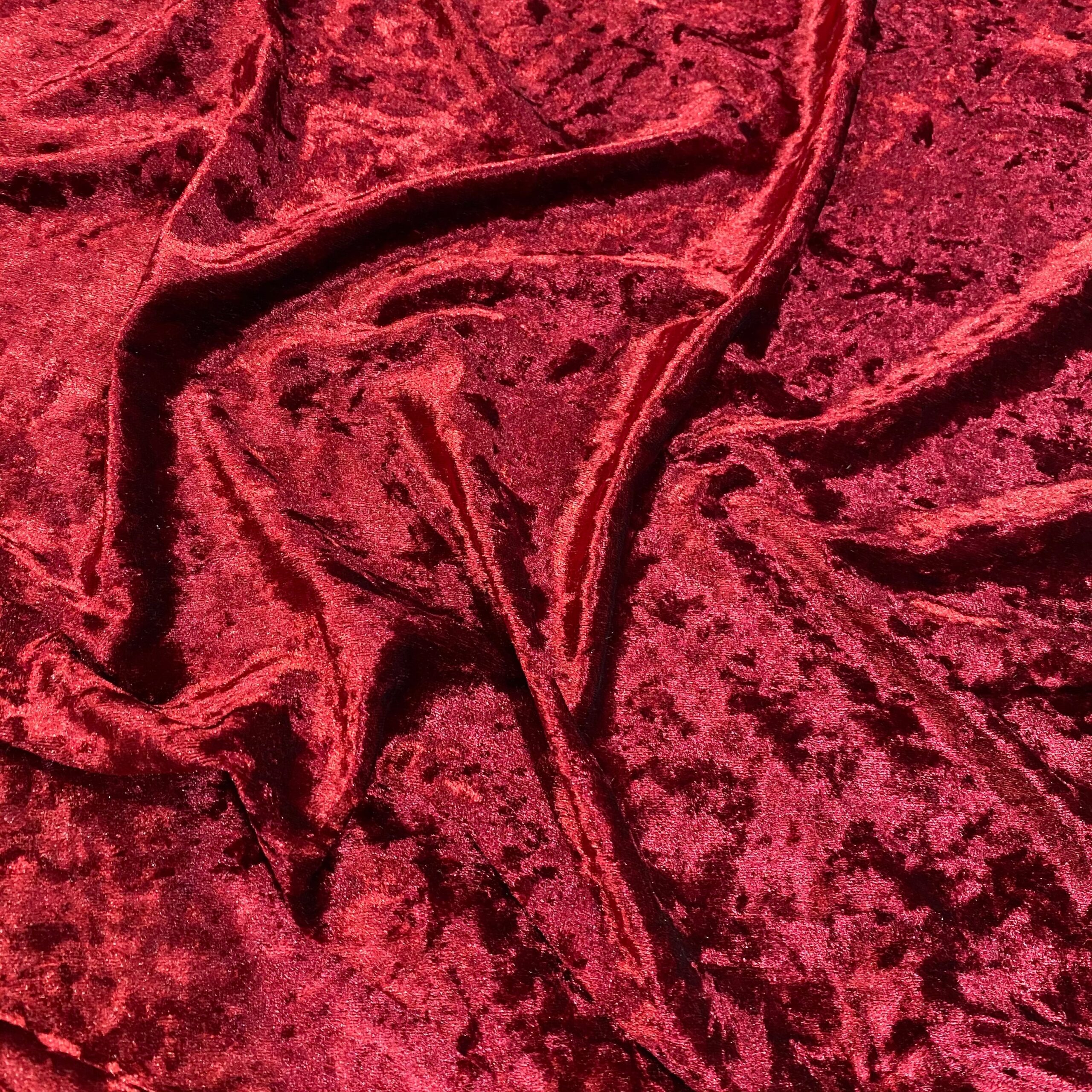 Panne (Crush) Velvet Table Runner in Burgundy | Rental Panne (Crush) Velvet Table Runner in Burgundy | Rental