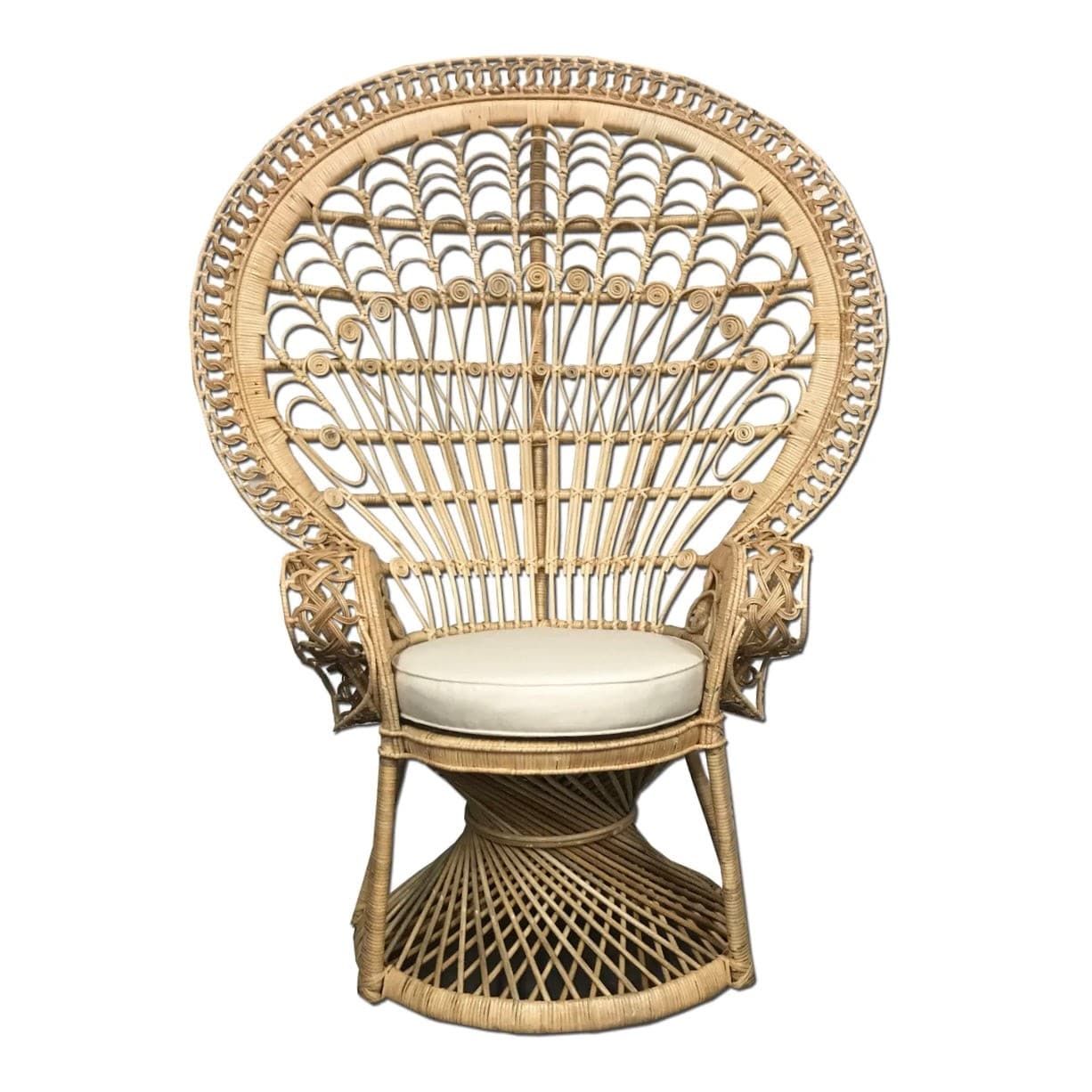 Adult Traditional Peacock Chair | Rental